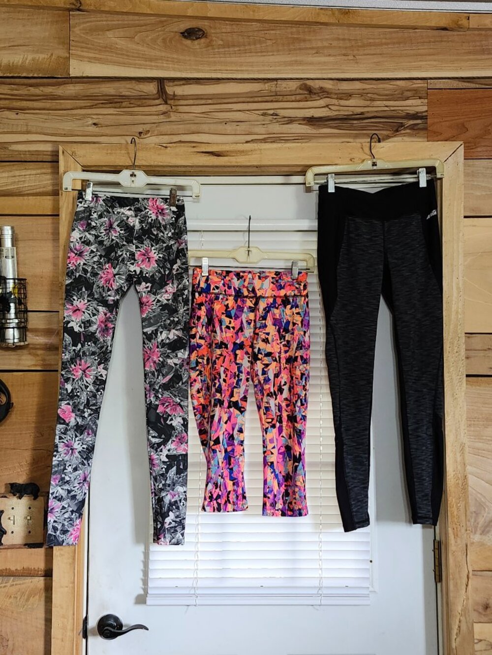 avia/ city streets/ no boundaries womans leggings/capris  size junior xs